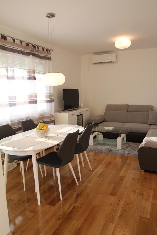 Apartment Mario Podstrana Esterno foto