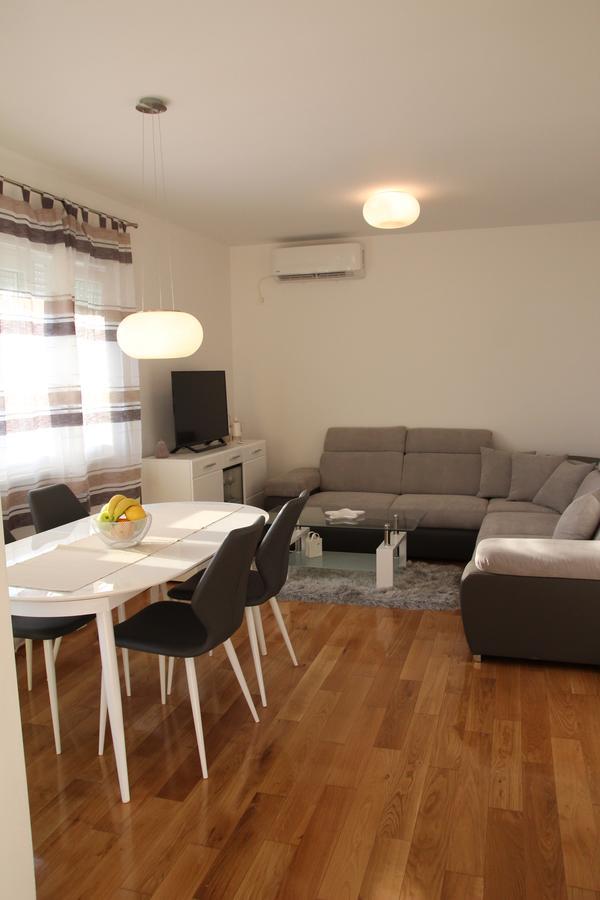Apartment Mario Podstrana Esterno foto