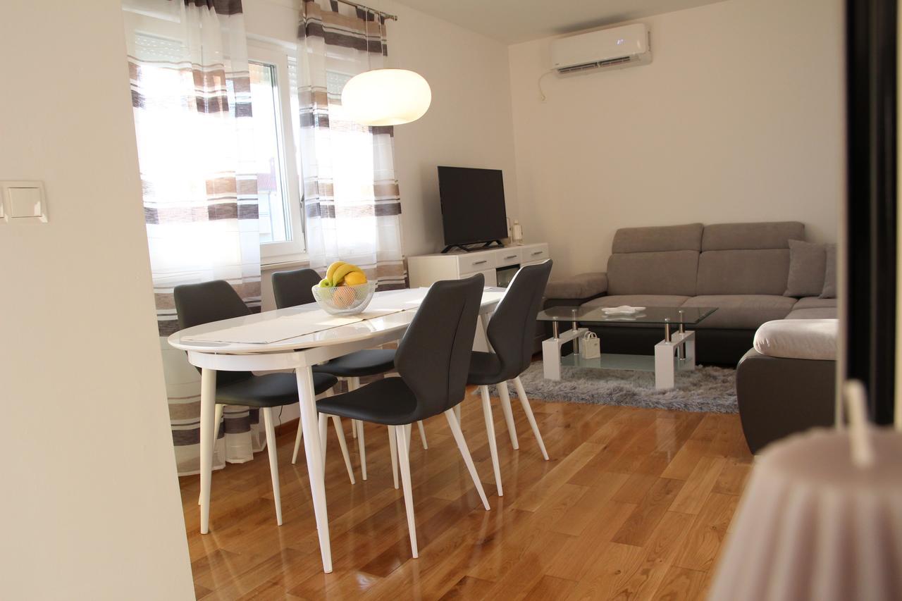 Apartment Mario Podstrana Esterno foto