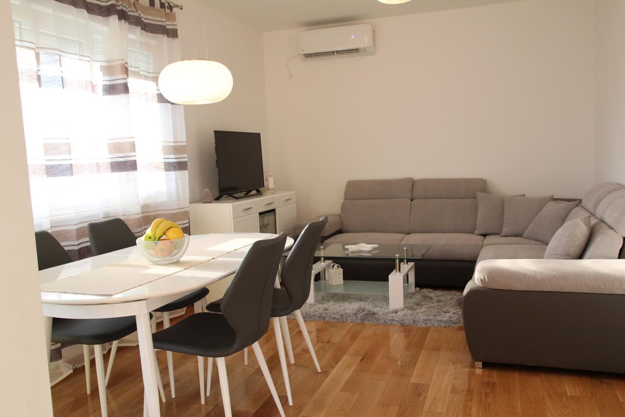 Apartment Mario Podstrana Esterno foto