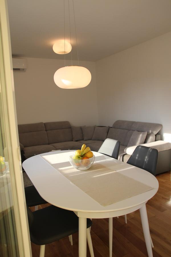 Apartment Mario Podstrana Esterno foto