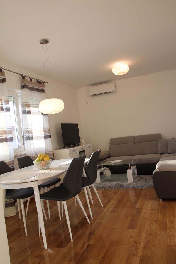 Apartment Mario Podstrana Esterno foto