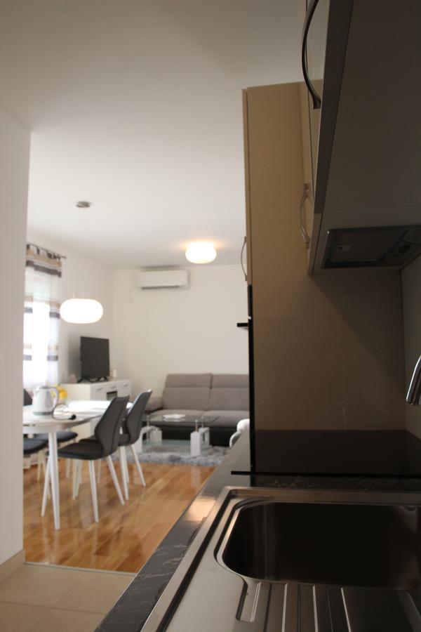 Apartment Mario Podstrana Esterno foto